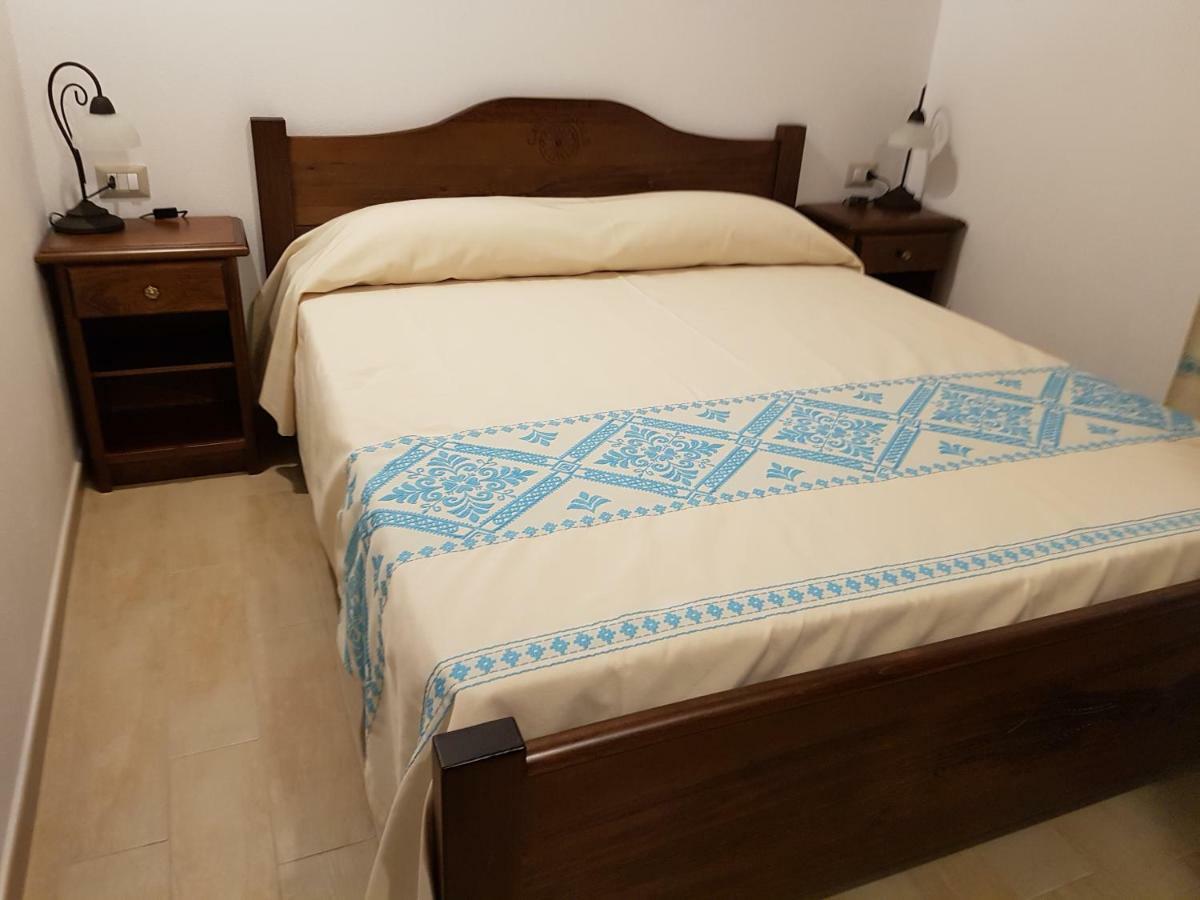 Casa Vacanze La Pavoncella Iglesias Bagian luar foto