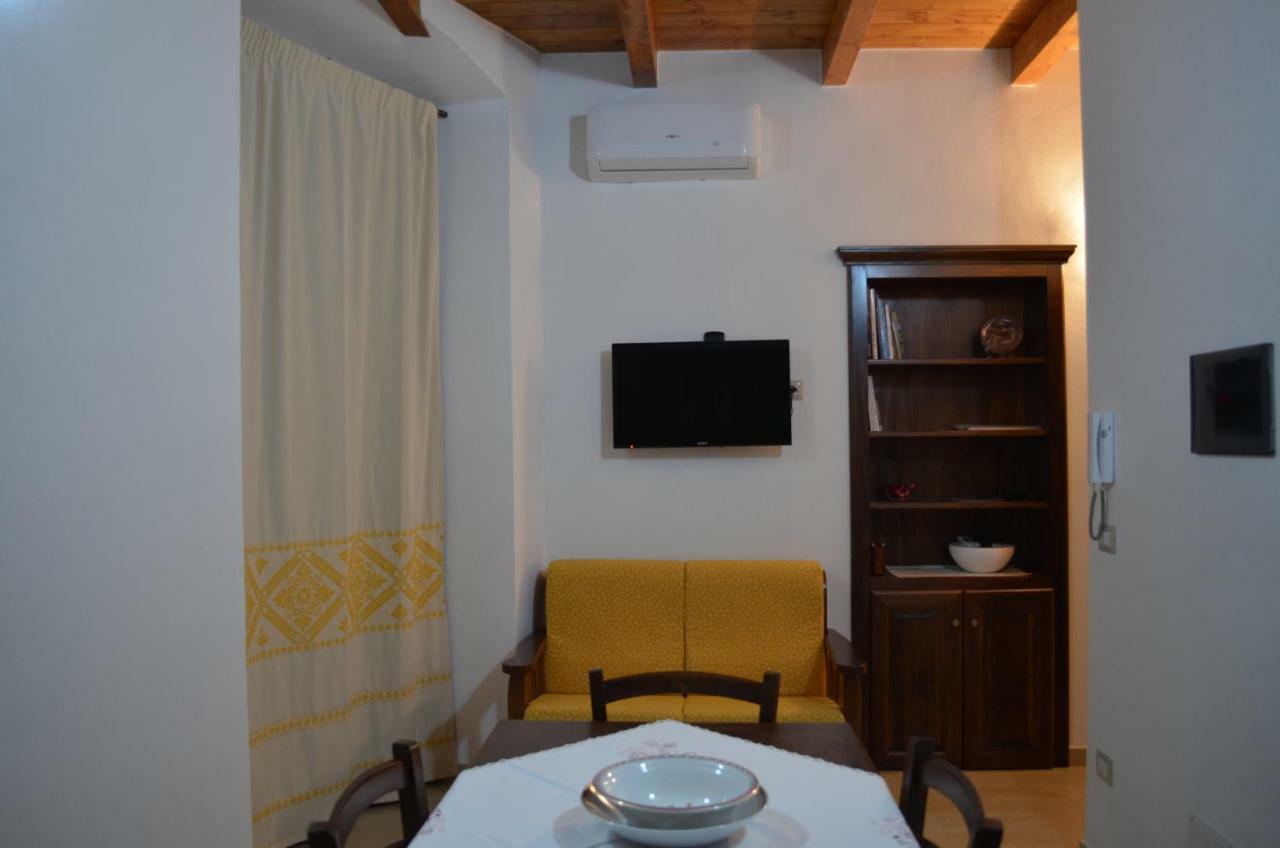 Casa Vacanze La Pavoncella Iglesias Bagian luar foto