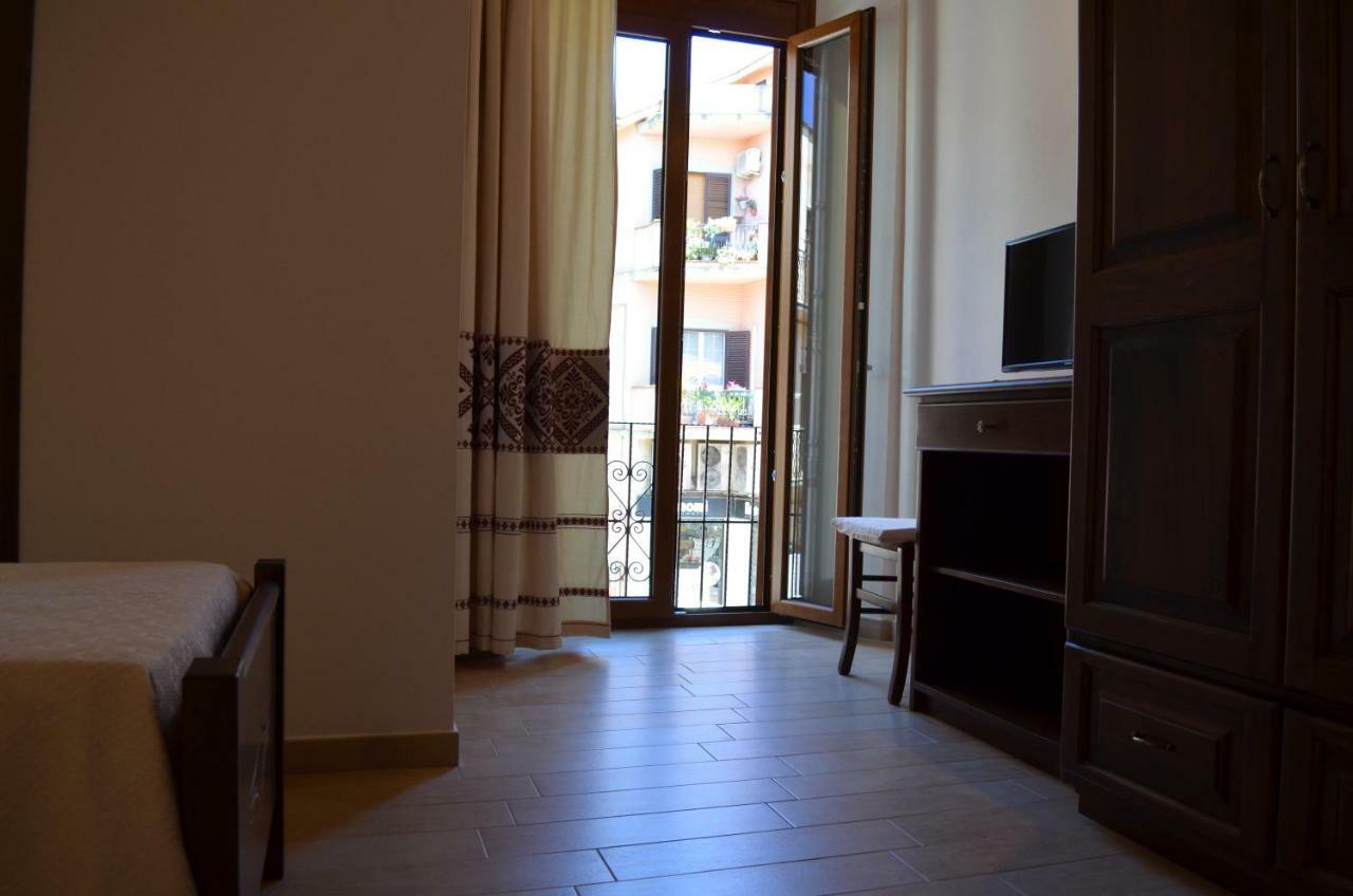 Casa Vacanze La Pavoncella Iglesias Bagian luar foto