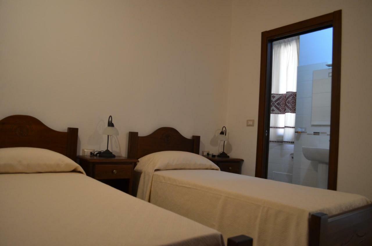 Casa Vacanze La Pavoncella Iglesias Bagian luar foto