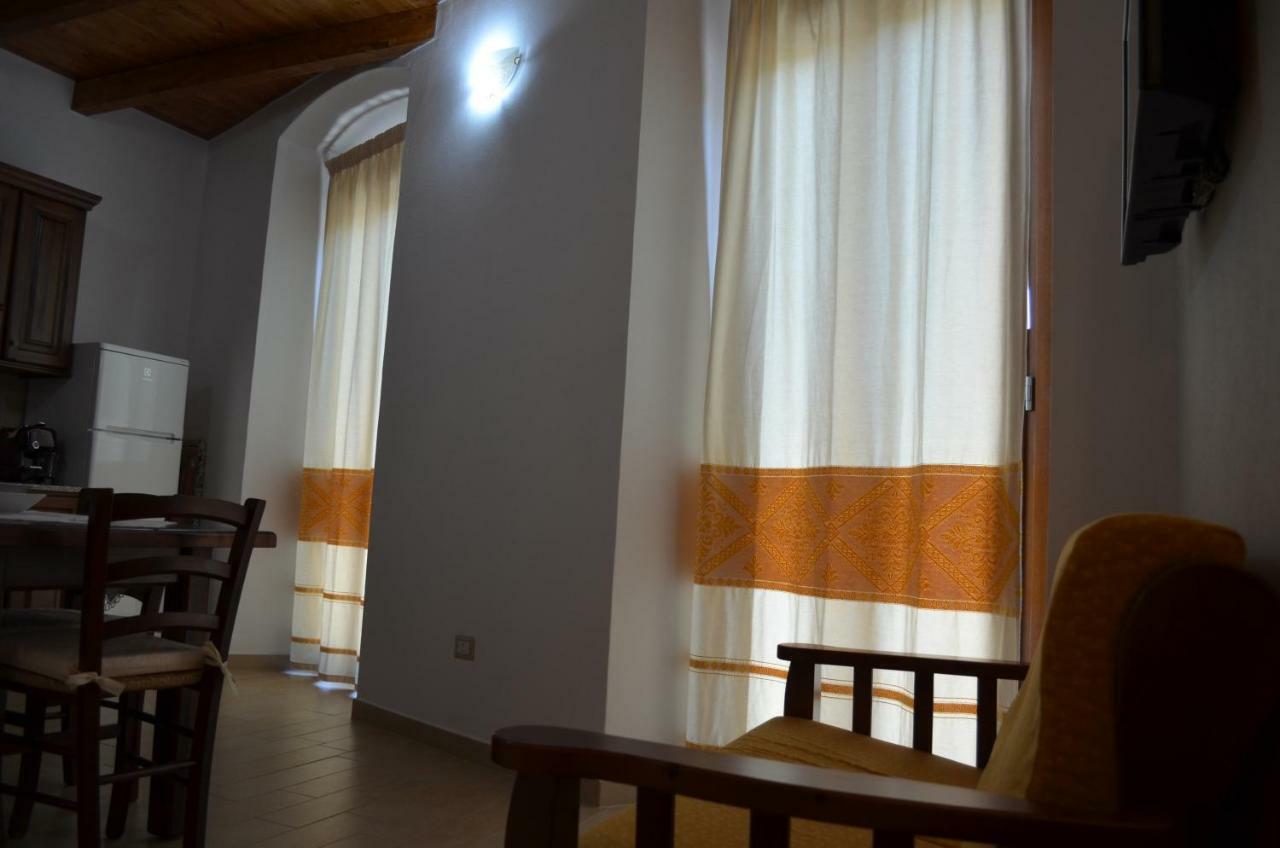 Casa Vacanze La Pavoncella Iglesias Bagian luar foto
