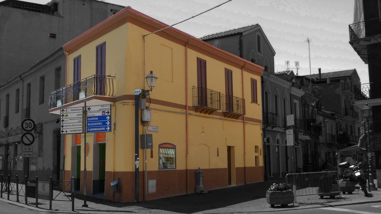 Casa Vacanze La Pavoncella Iglesias Bagian luar foto