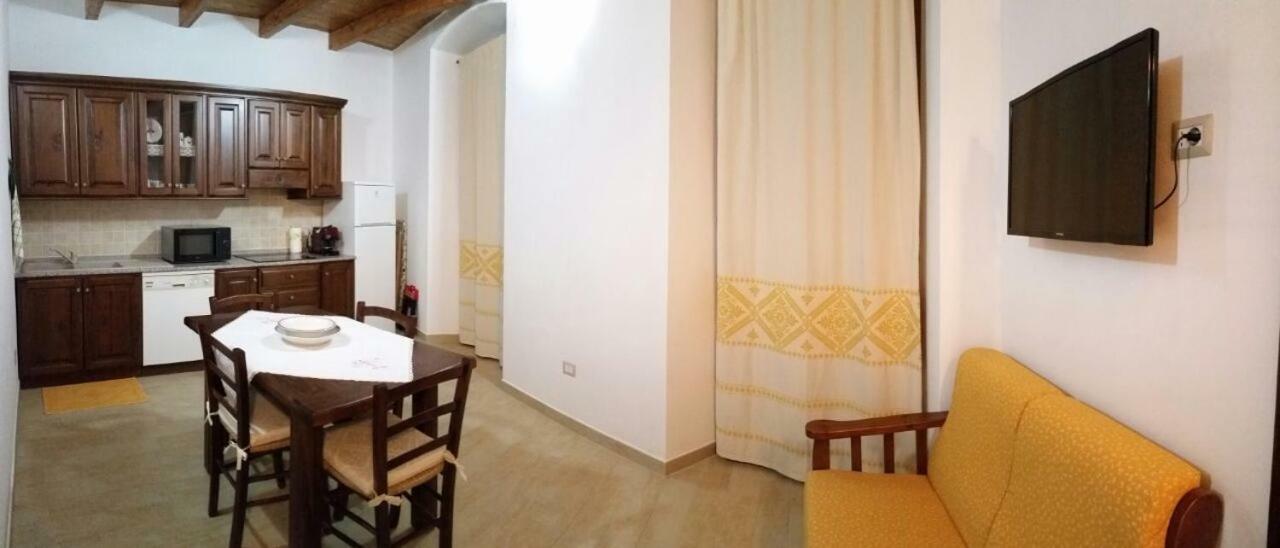Casa Vacanze La Pavoncella Iglesias Bagian luar foto