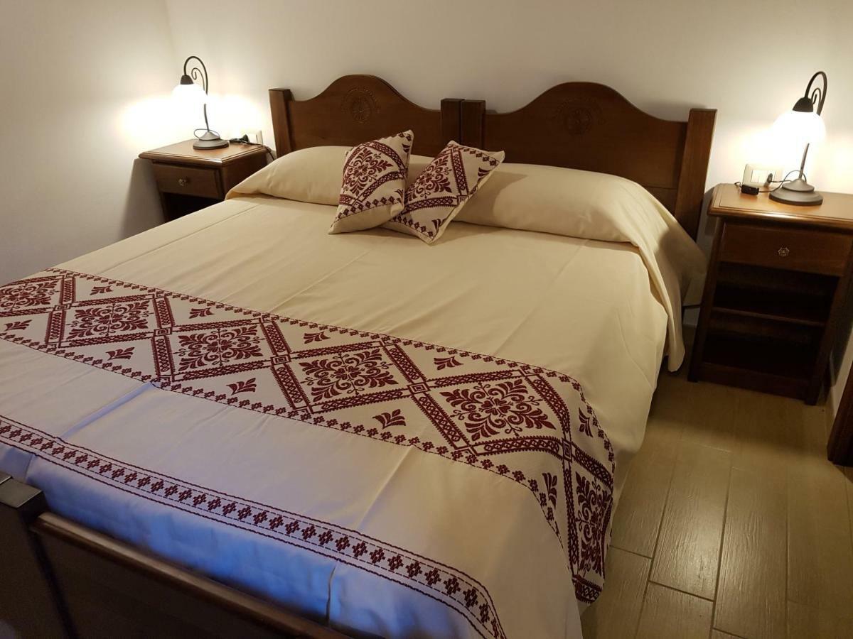 Casa Vacanze La Pavoncella Iglesias Bagian luar foto